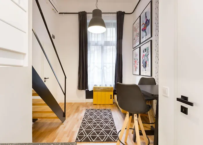 Very - Chic * Budapest